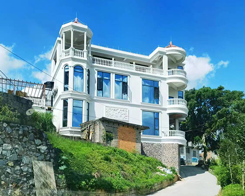 美丽广西覃先生因地制宜定制设计三层小别墅工程施工实景效果